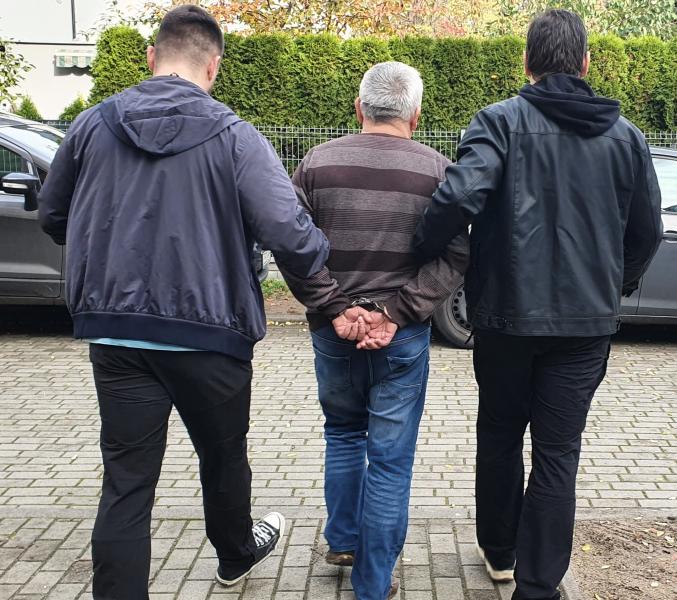 62-letni mężczyzna z Białogardu z zarzutami o czyny lubieżne na nieletniej. Grozi mu 12 lat