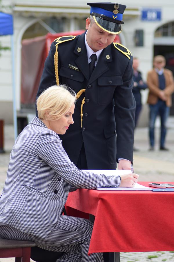 Powiatowe Obchody Dnia Strażaka w Białogardzie. Awanse i odznaczenia.