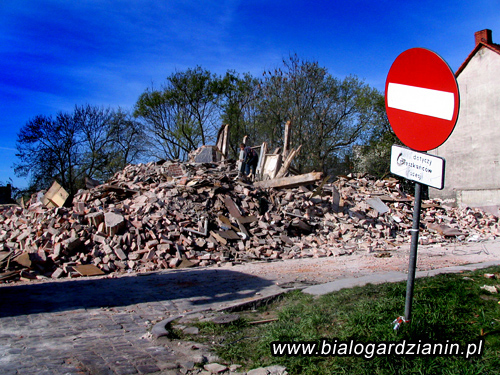 Zdjęcia + Film Zawalenie się stropu w budynku przy ul. Grottgera 