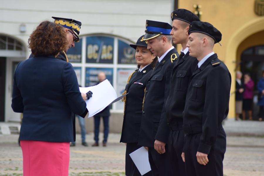 Powiatowe Obchody Dnia Strażaka w Białogardzie. Awanse i odznaczenia.