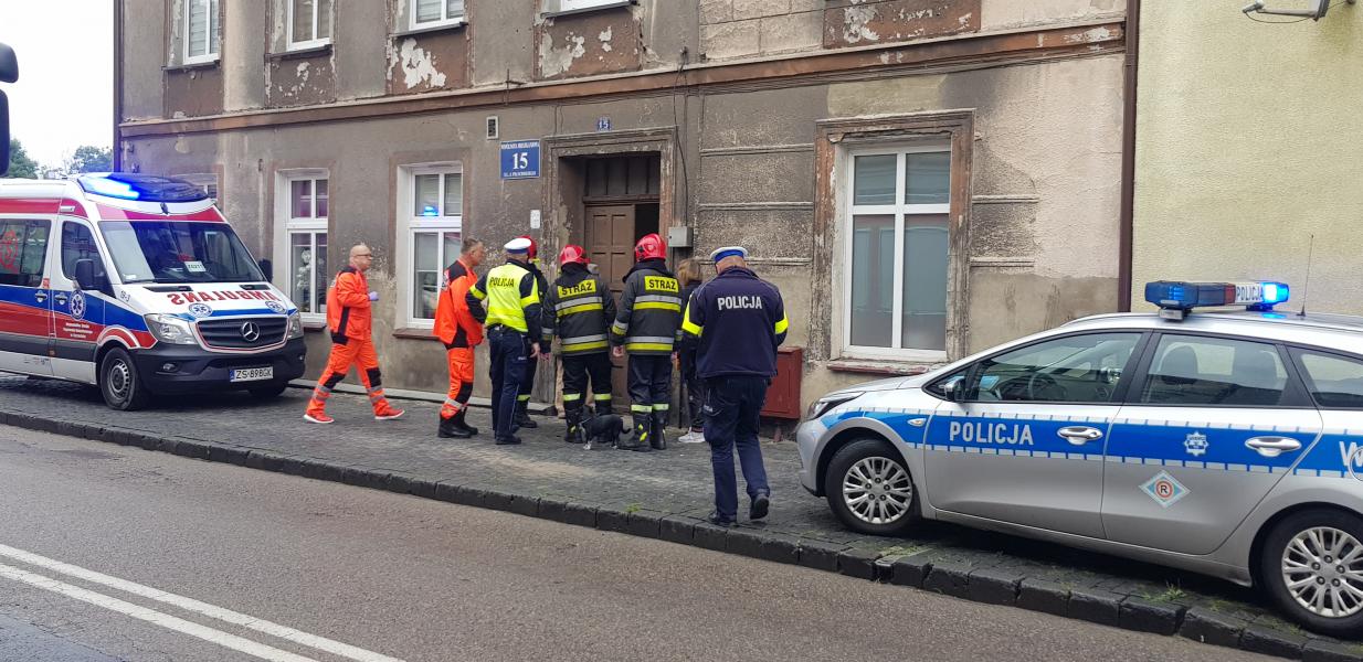 W jednym z mieszkań zawalił się strop! Na miejscu służby ratunkowe.