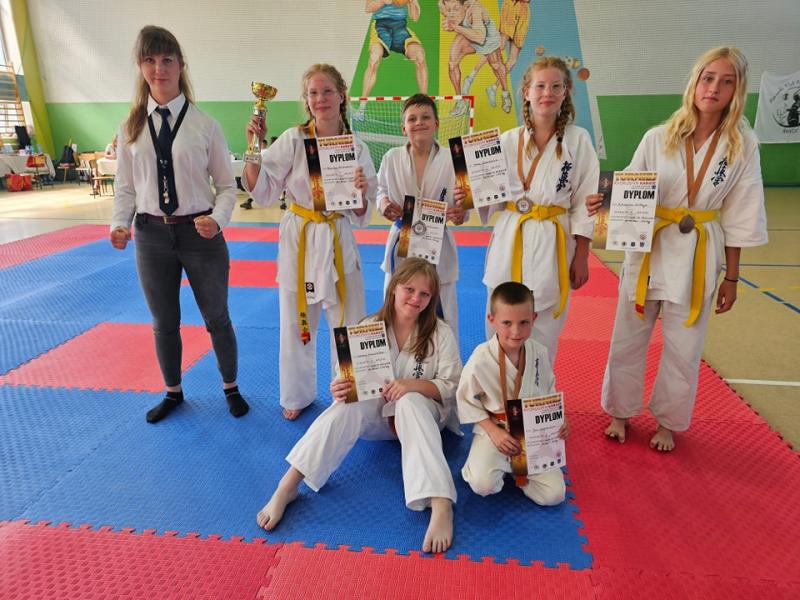 Białogardzcy Karatecy i Zapaśnicy z Medalami.