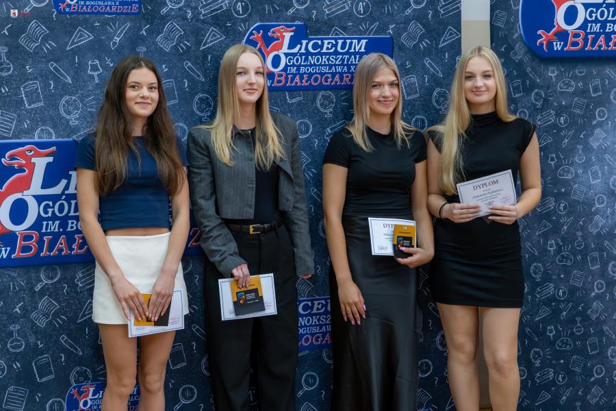 Uroczyste wręczenie nagród dla najlepszych uczniów LO im. Bogusława X w Białogardzie