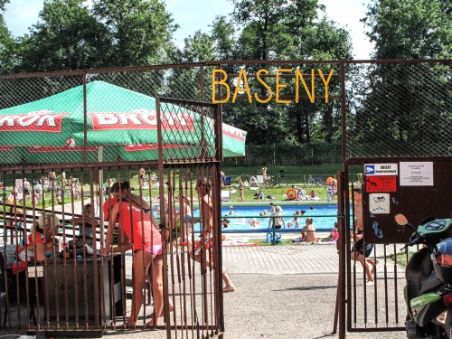 Powraca temat basenów. 