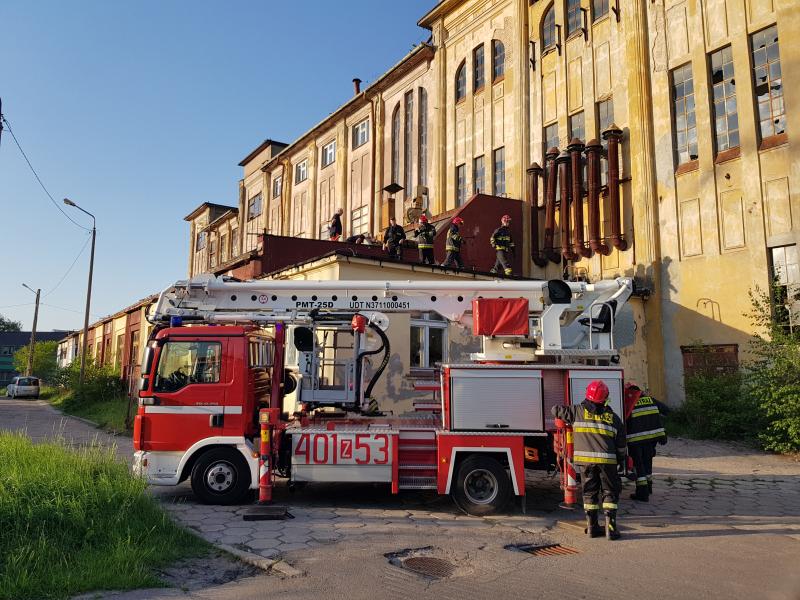 PILNE! Wypadek na dachu mógł zakończyć się tragedią!