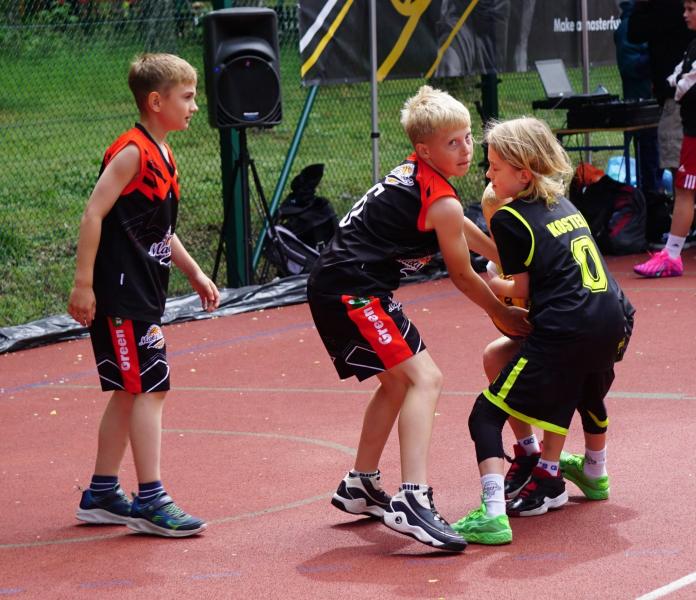 Udany występ młodych koszykarzy Akademii Sportu Mały Kosz w Człuchowie
