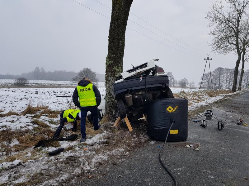 Śmiertelny wypadek pod Białogardem - nie żyje kierowca Volkswagena! 