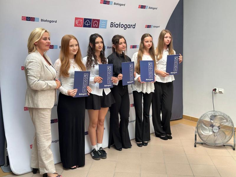 Najzdolniejsi uczniowie Białogardu odebrali Stypendia Burmistrza