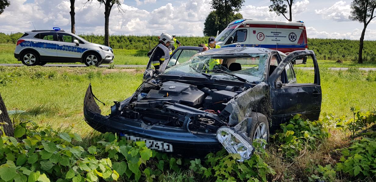 Wypadek pod Karlinem - ciężko ranny kierowca volkswagena! ZDJĘCIA  