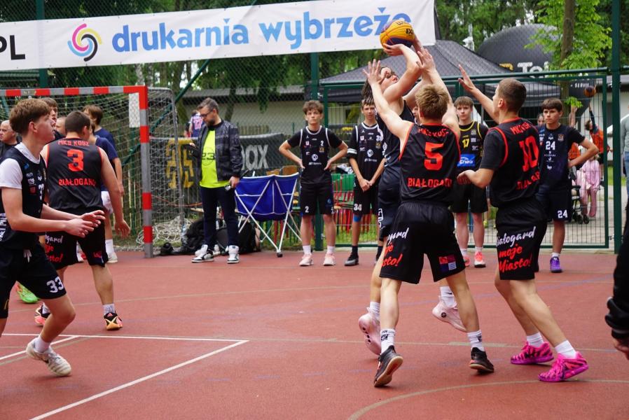 Udany występ młodych koszykarzy Akademii Sportu Mały Kosz w Człuchowie