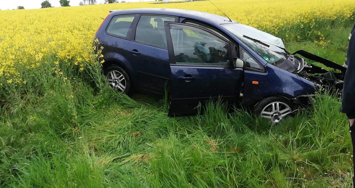 Groźny wypadek pod Karlinem - jedna osoba poszkodowana.