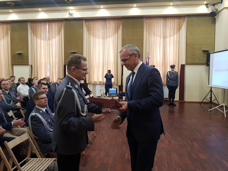 Odprawa Służbowa  i pożegnanie Komendanta Powiatowego Policji w Białogardzie - obszerna fotorelacja.