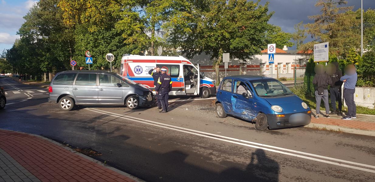 Zderzenie dwóch pojazdów! Kolejny kierowca bez uprawnień! 