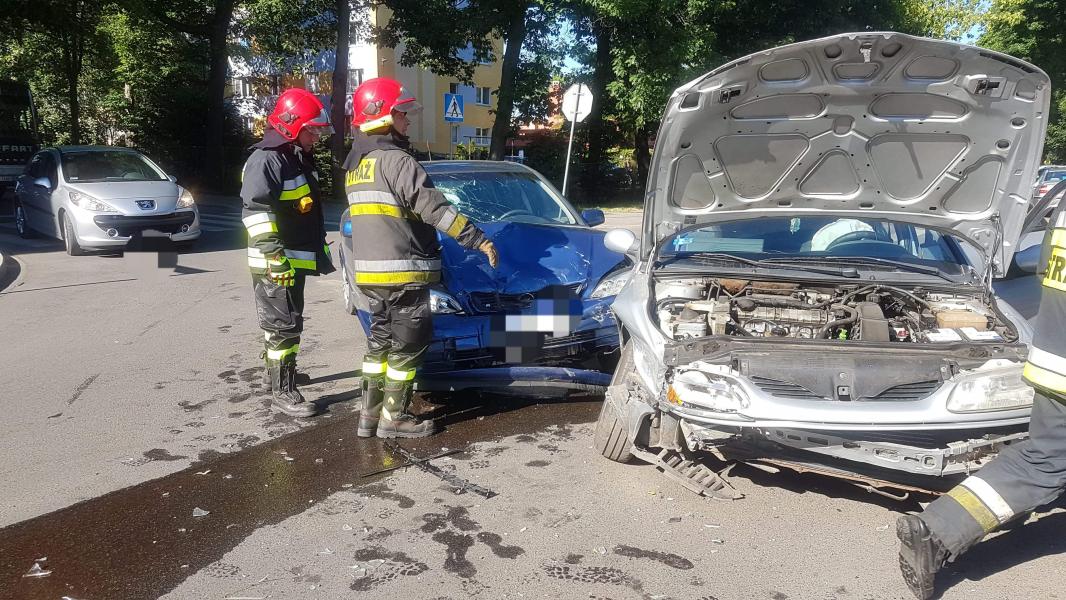Wypadek w centrum Białogardu  - zderzyły się dwa auta. 