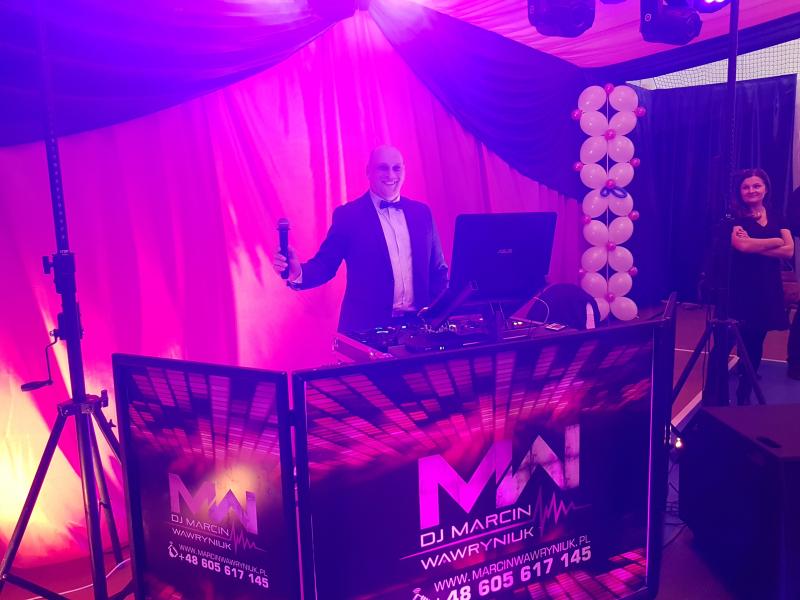 Bal Szkolny 2019 - szkolna zabawa i Polonez w wykonaniu klas gimnazjalnych.  Duża porcja zdjęć z tego wydarzenia! 