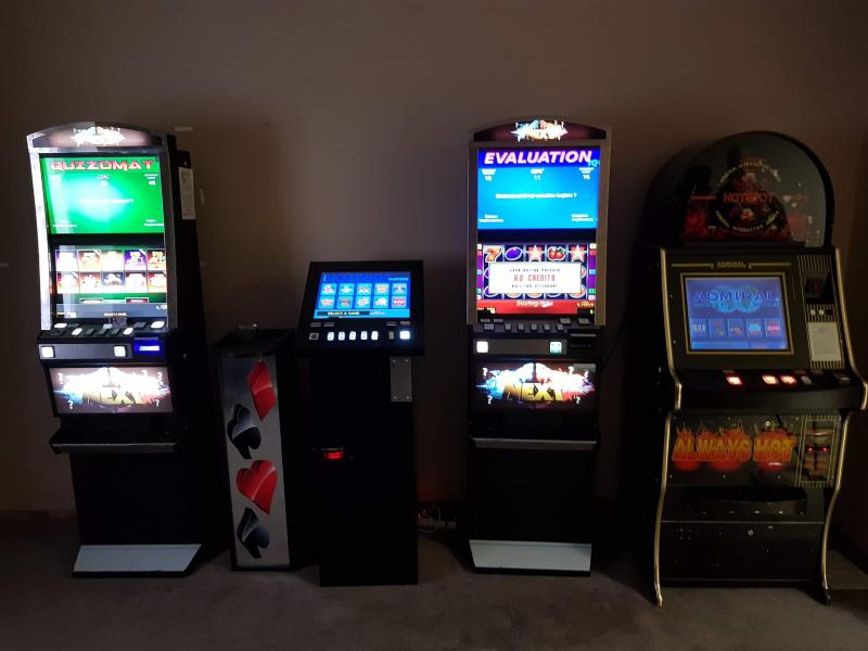 Kolejne nielegalne automaty zabezpieczone w Białogardzie.  Wspólna akcja Policji i Służby Celnej 