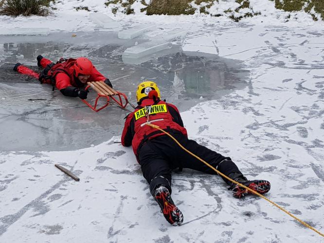 Wspólna akcja Policji, Straży Pożarnej oraz WOPR powiatu białogardzkiego. 