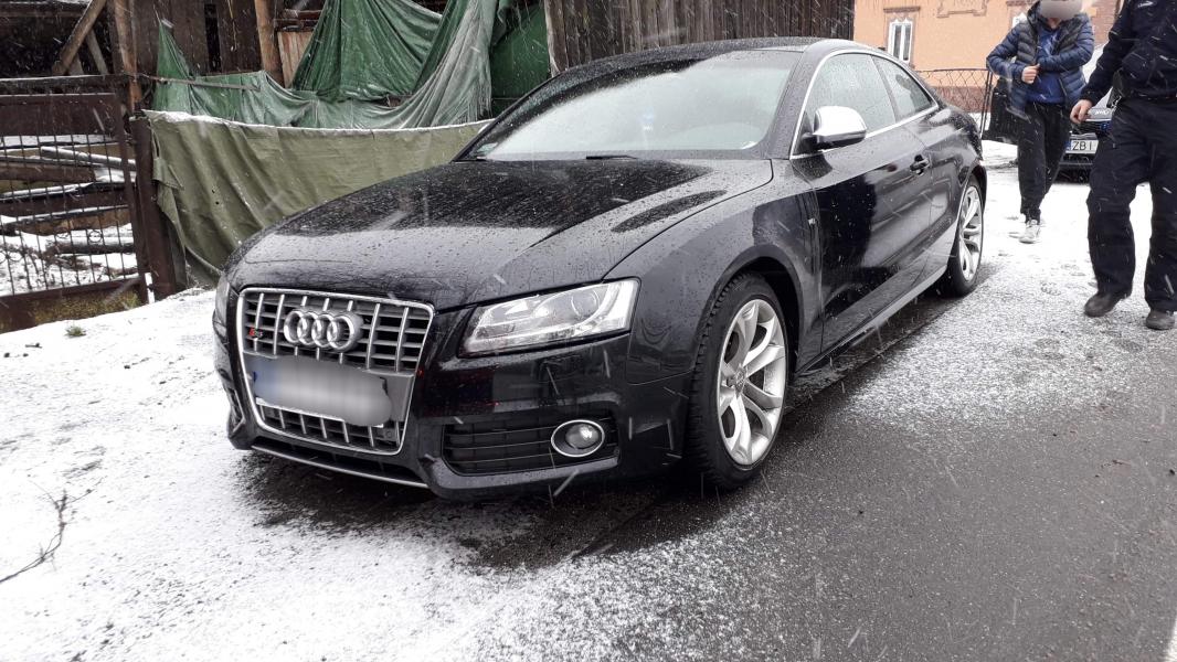 Kierowca sportowego Audi wydmuchał ponad 2 promile - stracił uprawnienia! 