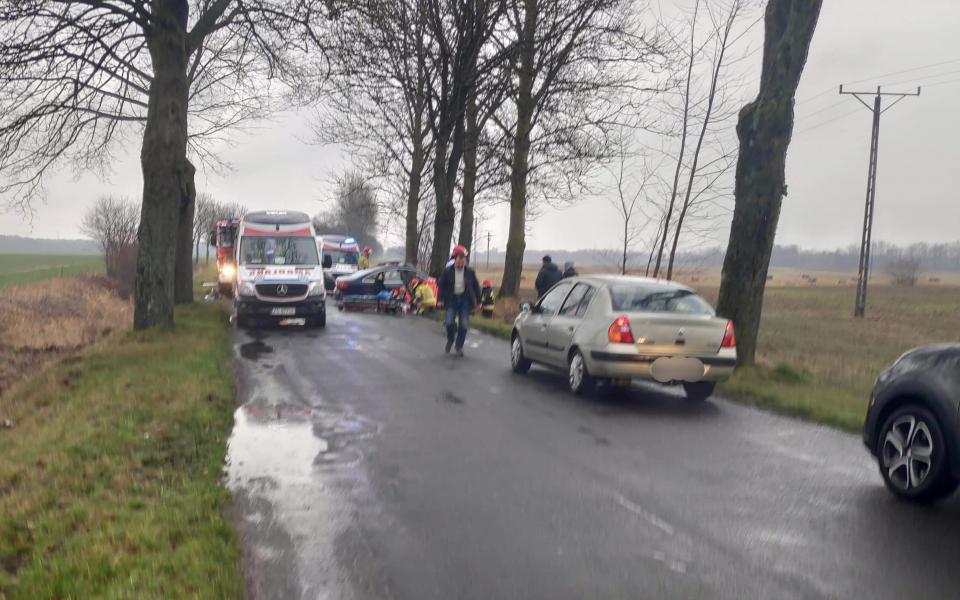 Tragiczny wypadek pod Białogardem. Nie żyje kobieta i dziecko!