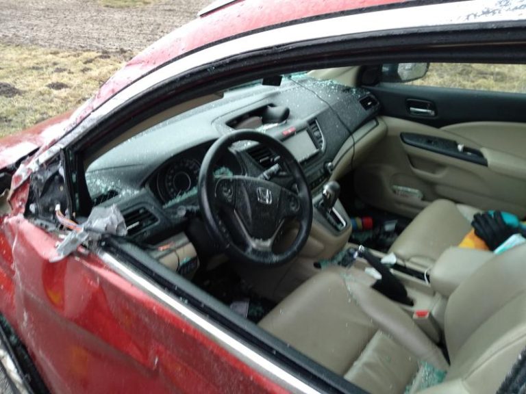 Wypadek pod Tychowem! Zderzyły się dwa auta – dachowało BMW.