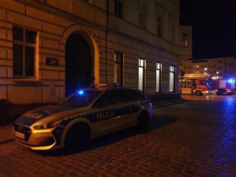 Groził że wysadzi budynek w powietrze – Do akcji ruszyli policjanci i straż pożarna!