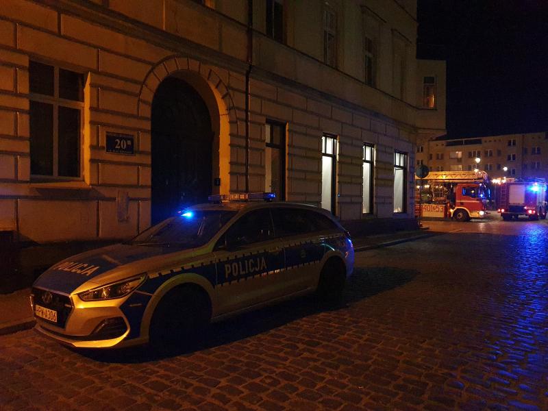 Groził że wysadzi budynek w powietrze – Do akcji ruszyli policjanci i straż pożarna!