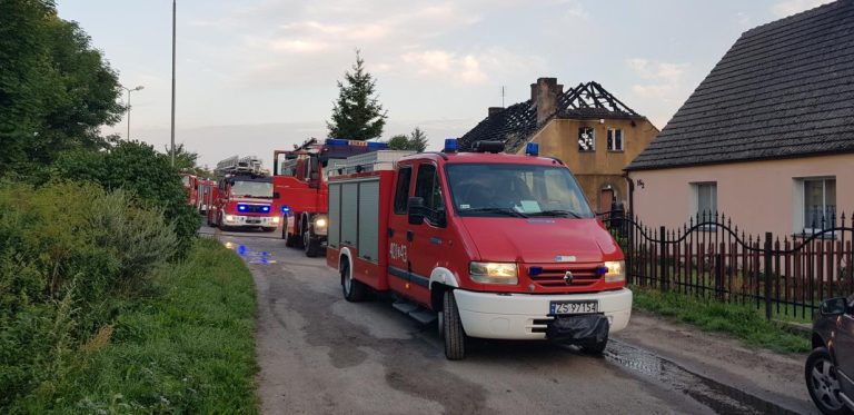 Nocny pożar domu w Białogardzie – ewakuowano  11 osób w tym 4 dzieci !