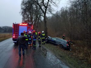 Wypadek drogowy pod Karlinem – 3 osoby ranne!