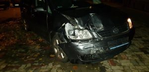 Rozbił kilka pojazdów – wydmuchał blisko dwa promile !