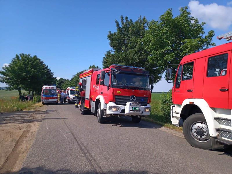 Zderzenie auta osobowego z jednośladem w pobliżu miejscowości Modrzewiec.