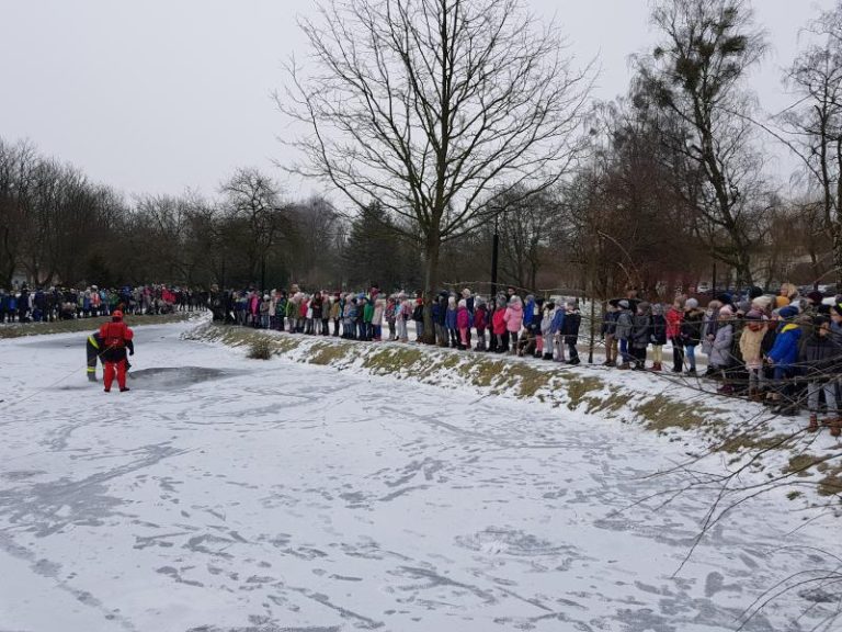Wspólna akcja Policji, Straży Pożarnej oraz WOPR powiatu białogardzkiego.