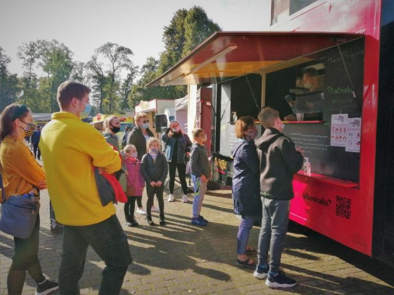 Znużeni domową codziennością? Nadciąga wyjątkowa okazja, by spróbować przepysznych dań z różnych zakątków świata. Festiwal Smaków Food Trucków zawita w Białogardzie.