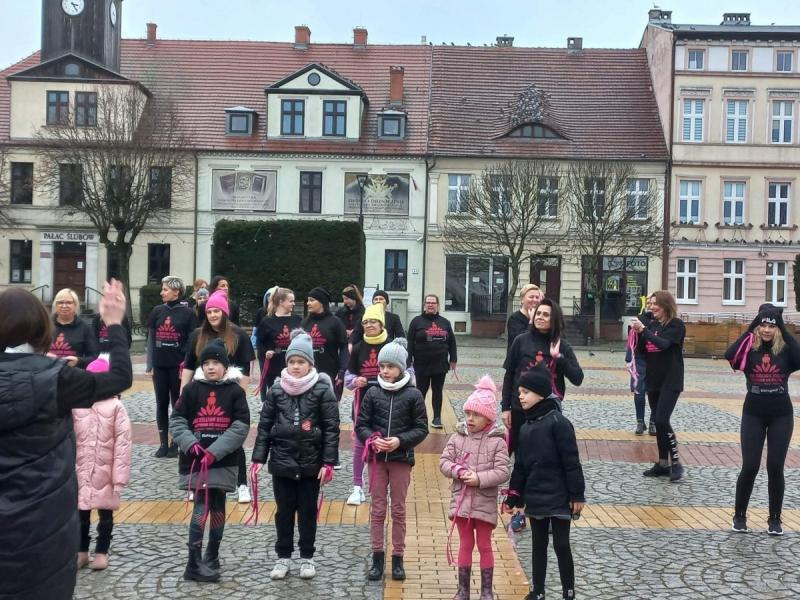 Białogardzianki zatańczyły na Placu Wolności