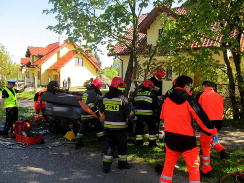 Nietrzeźwy kierowca spowodował wypadek. Nie żyje pasażer.