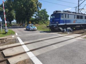 Tragedia na torach pod Białogardem – nie żyje jedna osoba.