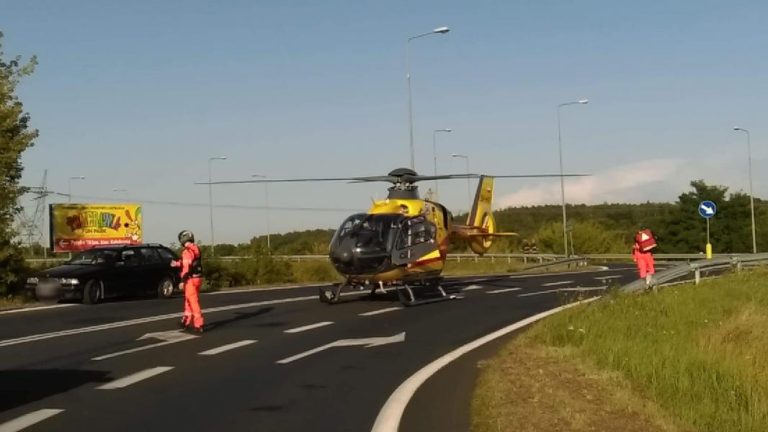 Wypadek na obwodnicy Karlina – 5 osób rannych. W akcji śmigłowiec LPR. ZDJĘCIA