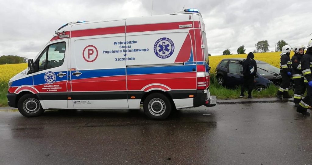 Groźny wypadek pod Karlinem – jedna osoba poszkodowana.