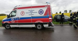 Groźny wypadek pod Karlinem – jedna osoba poszkodowana.