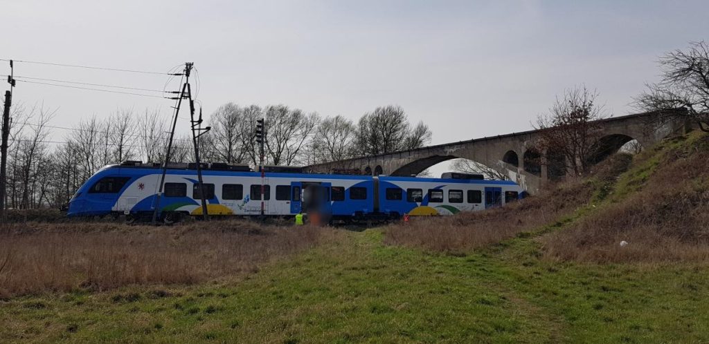 O krok od tragedii na czynnym torowisku!