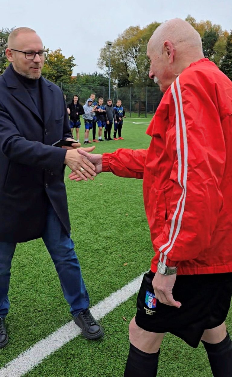 „Szkoły Sukces” z pucharem starosty. Finał rozstrzygnęła jedna bramka