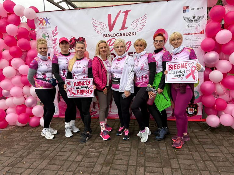 Dwieście kobiet pobiegło w Białogardzie dla profilaktyki raka piersi